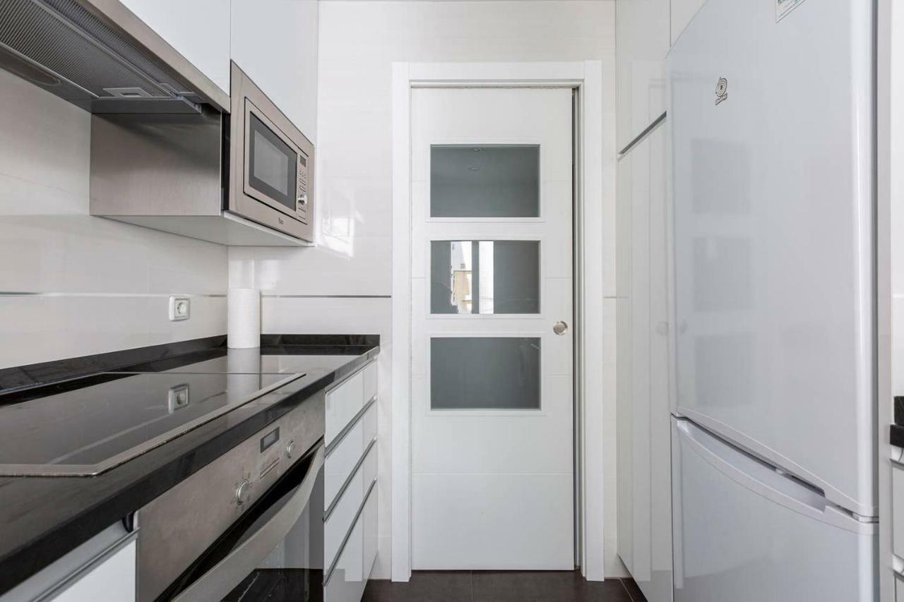 Apartamentos La Vaguada Suites Madrid Exterior photo